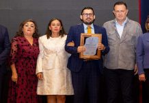 Realizan entrega de reconocimientos a Profesonistas en San Juan del Río