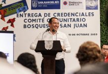 Roberto Cabrera entrega credenciales a integrantes del Comité Comunitario de Bosques de San Juan