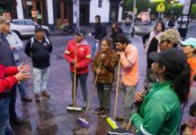 Realizan trabajos de limpieza en Plaza Independencia y Jardín de la Familia