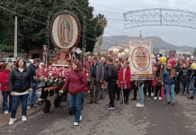 Festejan a la Virgen de Guadalupe con peregrinación de Los Farolitos