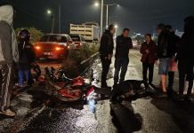 Camión de volteo embiste a motociclista
