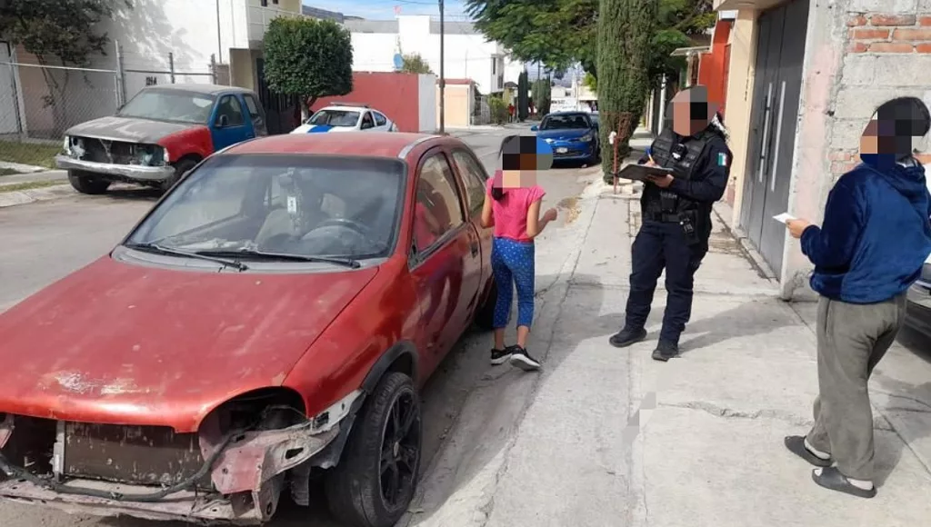 Tránsito Municipal de San Juan del Río, llama a la ciudadanía a no dejar vehículos abandonados en la vía pública.