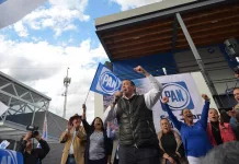 PAN entrega a Roberto Cabrera constancia de registro como precandidato a la presidencia municipal de San Juan del Río