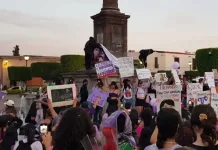 Vandalizan monumentos en marcha feminista, piden justicia para quienes ya no están