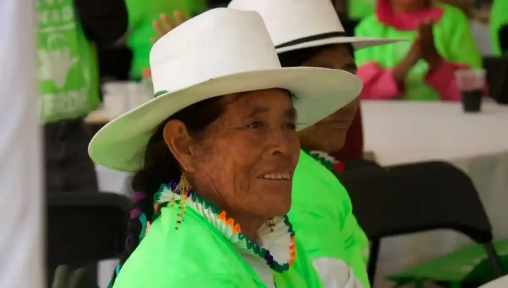 Se postula a Gina Guzmán como aspirante al Distrito IX local en encuentro de tradiciones y cultura en Amealco