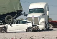 Tráiler impacta a vehículo del Ejército Mexicano en la 57