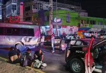 Fuerte choque se registró en Paseo Central, la carpeta asfáltica en pésimas condiciones