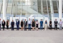 Abandera Gobernador a beneficiarios de la Beca Embajadores Bicentenario 2024