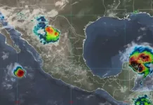 Beryl tocó tierra esta madrugada como huracán de categoría 2, al norte de Tulum, Quintana Roo