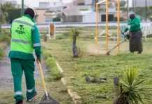 Roberto Cabrera supervisa trabajos de Servicios Públicos en parque de la colonia La Peña