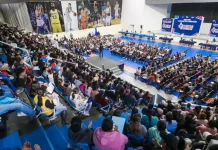 Entrega Roberto Cabrera becas escolares en su segunda etapa