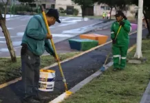 Roberto Cabrera supervisa labores de limpieza y mantenimiento de espacios públicos en Vista Hermosa