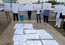 Se manifiestan enfermeras tras destitución de su jefe inmediato en el Hospital General de SJR