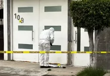 Balean domicilio dejando cartel de advertencia