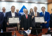 CONCANACO SERVYTUR galardona a Roberto Cabrera por fomentar la prosperidad social y económica en San Juan del Río