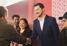 Héctor Magaña encabezó la segunda entrega de libros a estudiantes de primaria