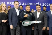 Entrega Gobernador Premio al Policía del Año