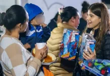 Georgina Sánchez y Roberto Cabrera parten la tradicional Rosca de Reyes con familias sanjuanenses