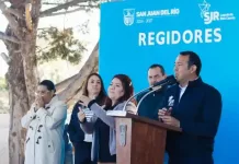 Roberto Cabrera entrega techumbre y encabeza honores a la Bandera en primaria de Barranca de Cocheros