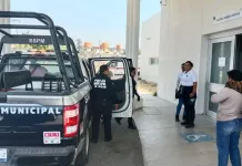 Auxilian policías a dos personas tras emergencias médicas