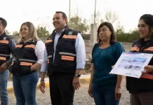 Entrega Roberto Cabrera construcción de banquetas en la comunidad de Soledad del Río