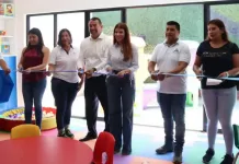 Gina Sánchez y Roberto Cabrera entregan ludoteca en el Mercado Juárez