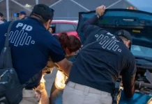 Aseguran tres vehículos con irregularidades durante operativo en Feria San Juan del Río.