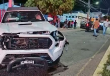 Fuerte choque deja tres lesionados, exceso de velocidad la causante