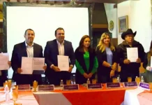 Asiste Roberto Cabrera a la entrega de convenios de colaboración con la Coordinación Estatal de Desarrollo Municipal