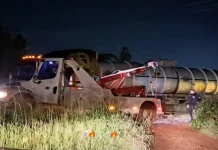 Aseguran tractocamión aparentemente con hidrocarburo de dudosa procedencia