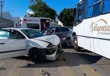 Choque deja dos lesionados y tres unidades involucradas