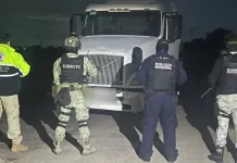 Aseguran tractocamión con hidrocarburo aparentemente robado