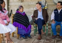 Encabezan Gobernador y titular de SEDESOQ entrega de despensa número 40 mil