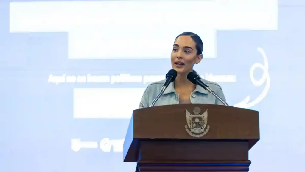 Se reúne con jóvenes líderes queretanos con motivo del Día Internacional de la Juventud; en Querétaro se impulsa a más de 15 mil jóvenes fortaleciendo su liderazgo.