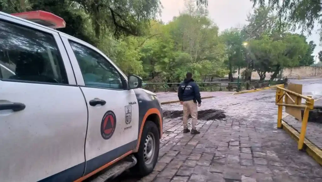 Autoridades piden a la ciudadanía a mantenerse informados sobre las acciones a seguir por parte de Protección Civil, para evitar algún riesgo.