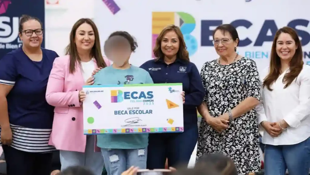 En esta edición, se contó con una bolsa de 30 millones de pesos para la entrega de 10 mil becas a un número igual de beneficiarios de nivel primaria y educación especial.