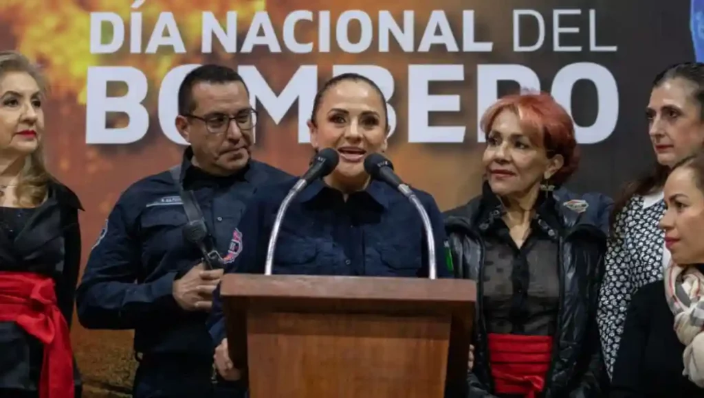 A las cero horas de este viernes, se realizó el tradicional toque de sirenas en la Estación número 3 “Gustavo Emilio Nieto Ruiz”, donde se inauguró “Peligro: Crónicas de Asfalto”, de Sergio Zubía.
