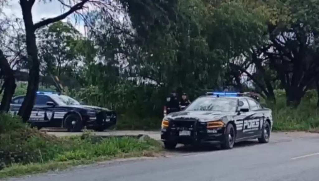 El robo se habría llevado a cabo en Querétaro, despojaron a un cuentahabiente de más de 2 mdp, los supuestos ladrones huyeron por la 57 hasta llegar a San Juan del Río.