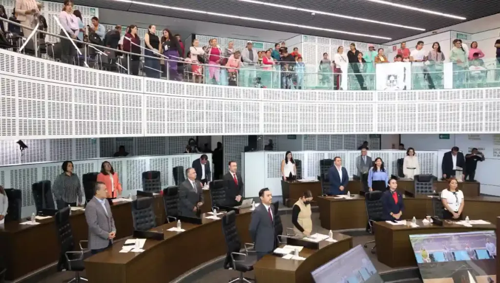 La sesión se vió suspendida por unos minutos, tras una confrontación entre diputados del PAN y de MORENA.