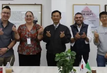 Autoridades municipales y directivos coreanos de la empresa LG Innotek México ofrecen apoyo mutuo.