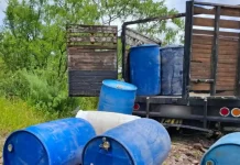 Aseguran camioneta con aproximadamente mil 800 litros de hidrocarburo robado