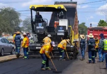 Roberto Cabrera supervisa reencarpetado de avenida Universidad que registra 65% de avance