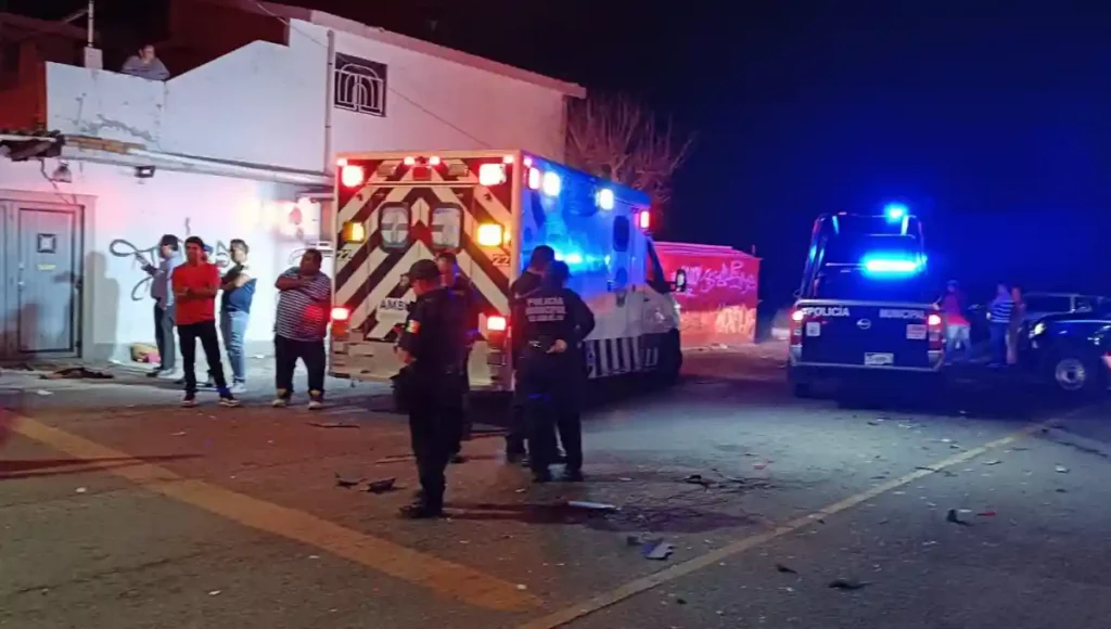 Pese al reporte realizado por varias personas, servicios de emergencia llegaron después de una hora.