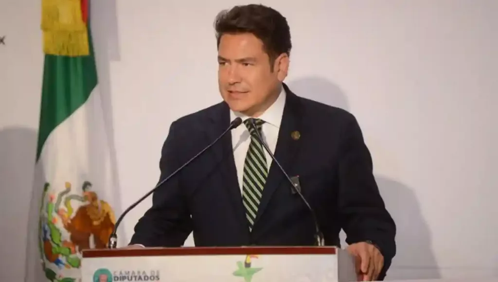 El Diputado Federal Ricardo Astudillo presentó en abril de este año la iniciativa para la regulación y en su caso eliminar el Buró de Crédito, la cual se someterá a discusión en el presente periodo de sesiones.