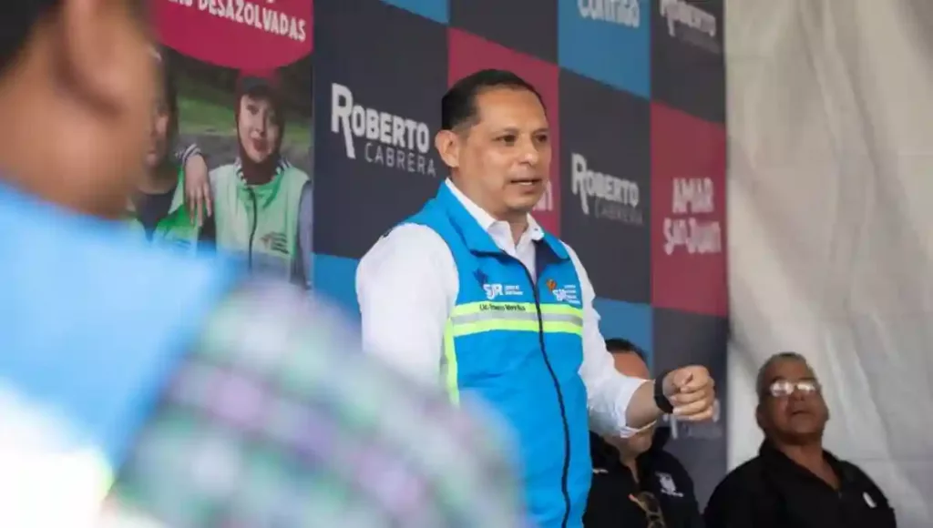 El presidente municipal de San Juan del Río, Roberto Cabrera Valencia, sostuvo un encuentro con vecinos y liderazgos de la zona Oriente de la demarcación, en la colonia Banthí.