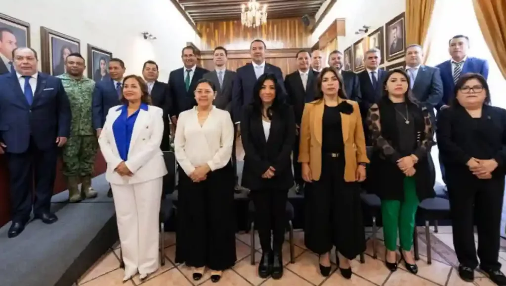 Entrega Roberto Cabrera Valencia 4to. Informe de Gobierno Municipal al H. Ayuntamiento de San Juan del Río.