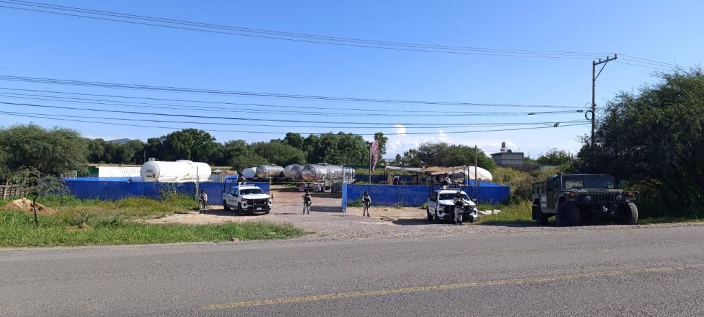 Tras un trabajo coordinado fue asegurado un predio donde guardaban unidades robadas, esto en la carretera estatal 122.