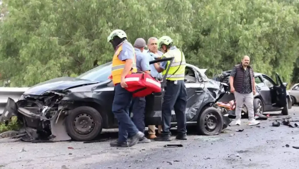 Un motociclista falleció en la México - Querétaro tras una carambola en la carretera federal 57 a la altura de Quintas del Marques.