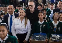 En Querétaro sí: 354 mil estudiantes reciben uniformes y útiles escolares