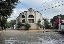 Bajan niveles de agua en el centro de Tequisquiapan, luego de inundación